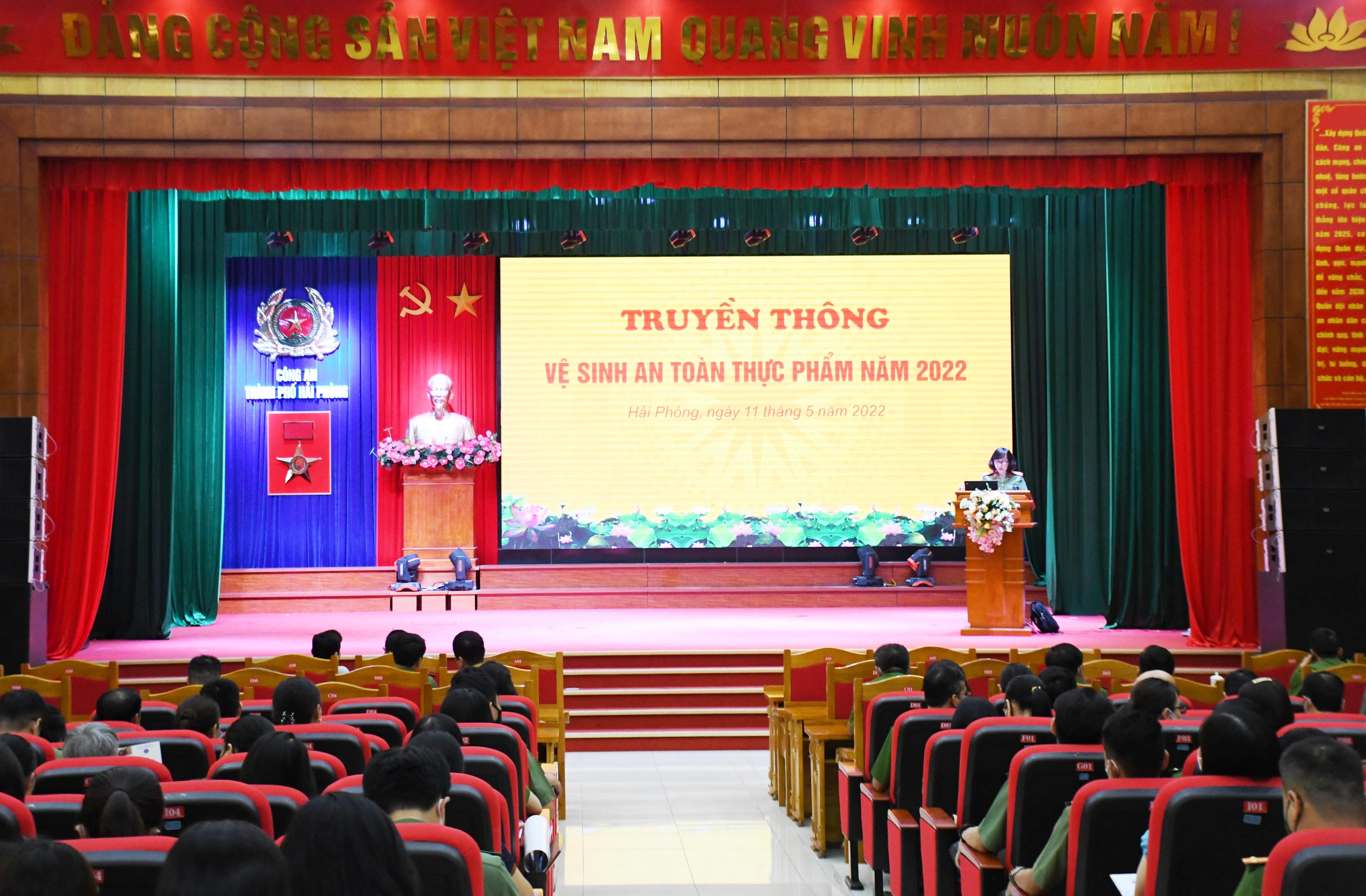 Truyền thông về vệ sinh, an toàn thực phẩm